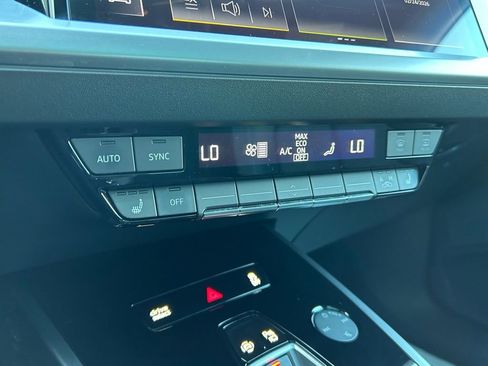 Used 2024 Audi Q4 e-tron Premium w/ Convenience Package image 34