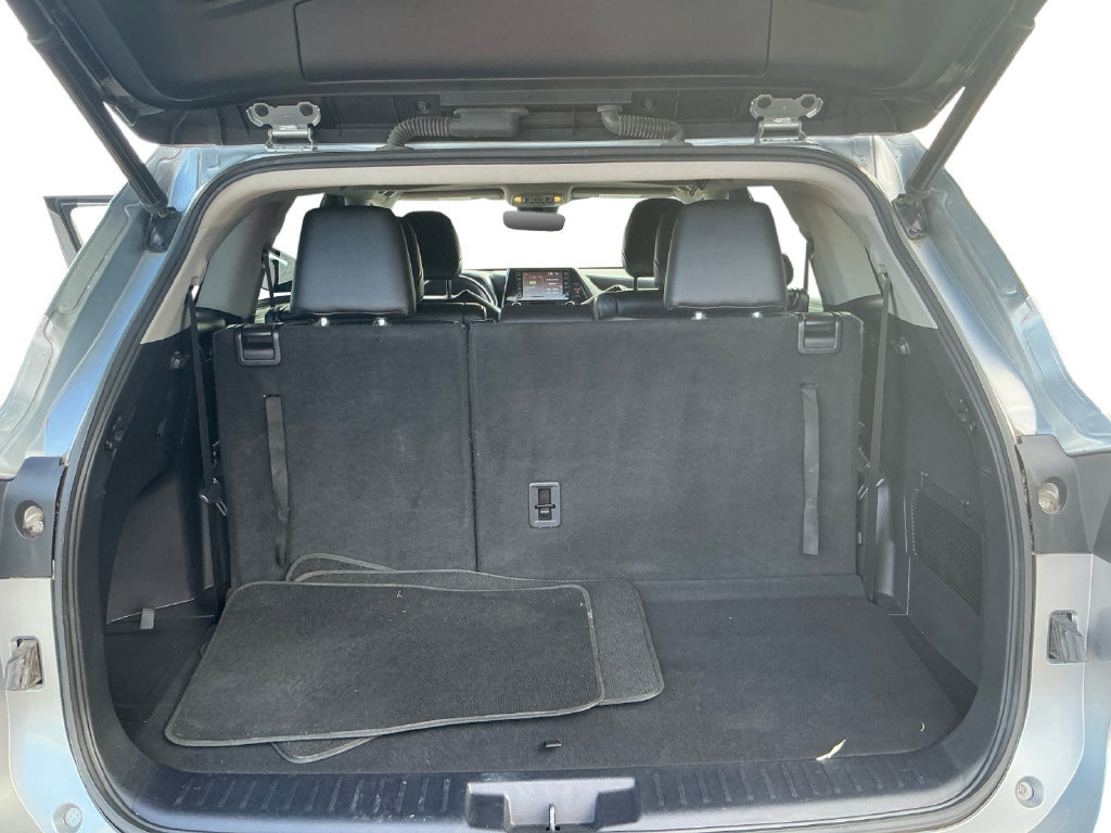 Used 2022 Toyota Highlander XLE AWD/4WD image 23