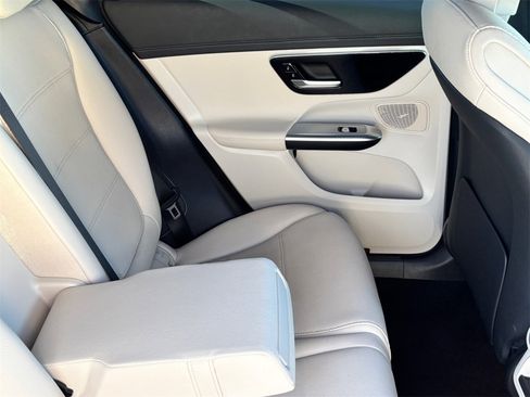 Used 2023 Mercedes-Benz GLC 300 image 13