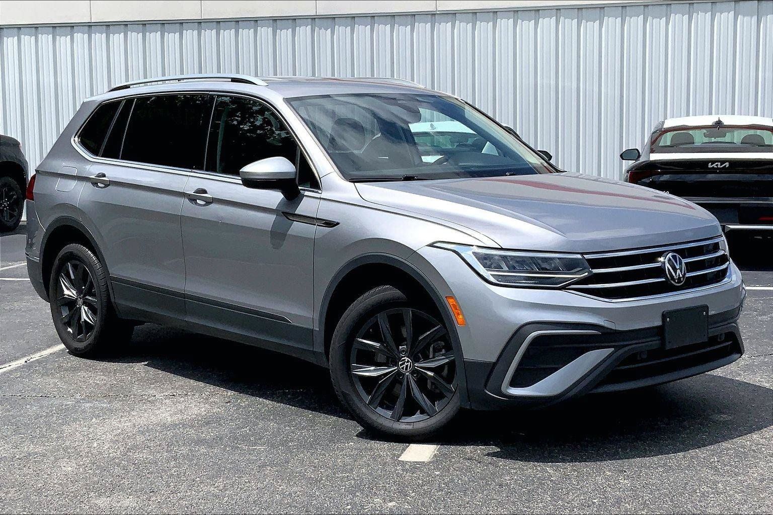 Used 2024 Volkswagen Tiguan SE AWD/4WD image 29