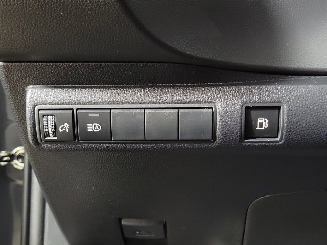 Used 2025 Toyota Corolla LE FWD image 23