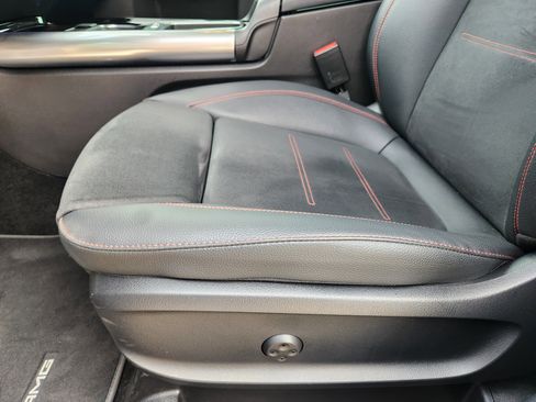 Used 2025 Mercedes-Benz GLA 250 4MATIC image 23