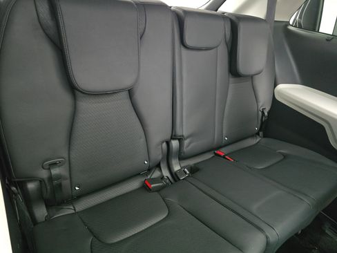 Used 2024 Kia Carnival SX Prestige image 12