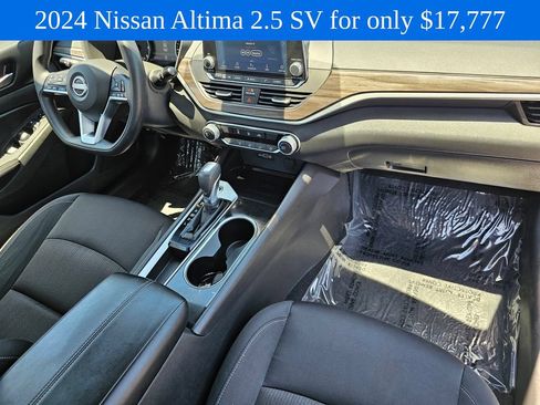 Used 2024 Nissan Altima 2.5 SV FWD image 9