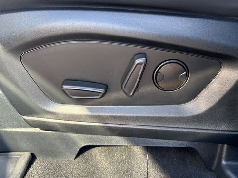 Used 2022 Ford Explorer XLT w/ Equipment Group 202A image 16