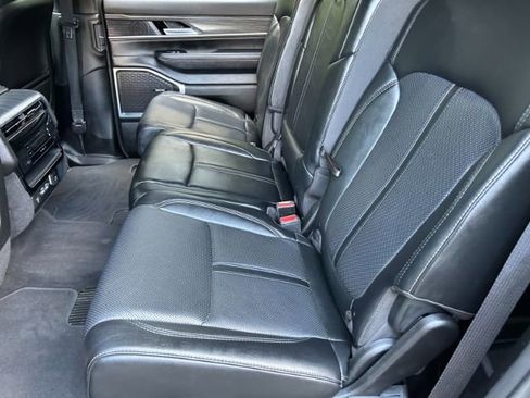 Used 2024 Jeep Wagoneer L Series II image 29