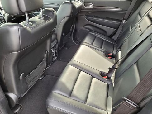 Used 2019 Jeep Grand Cherokee Limited image 16