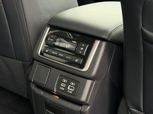 Used 2025 Subaru Ascent Limited AWD/4WD image 22