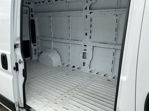 Used 2026 RAM ProMaster 2500 w/ Convenience Group FWD image 10