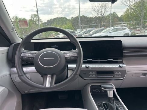 Used 2025 Hyundai Kona SEL image 8