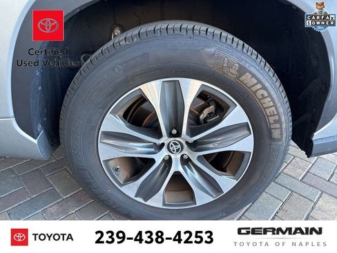 Certified 2024 Toyota Highlander XLE image 12