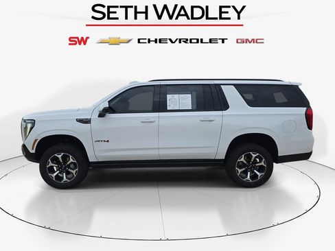 Used 2025 GMC Yukon XL AT4 w/ AT4 Premium Package AWD/4WD image 4