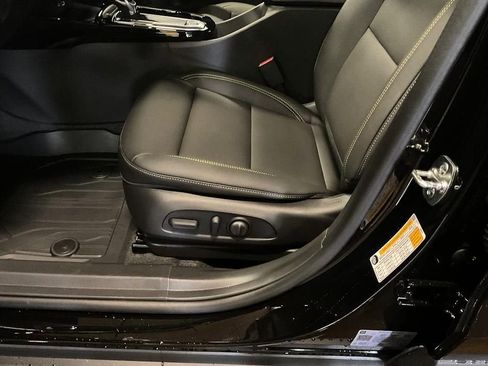 New 2026 Chevrolet Trax ACTIV w/ Sunroof Package FWD image 16