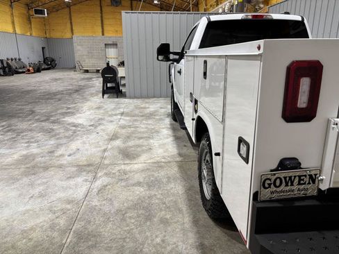 Used 2022 Ford F350 XL w/ Power Equipment Group AWD/4WD image 9