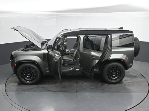 Used 2025 Land Rover Defender 110 AWD/4WD image 51