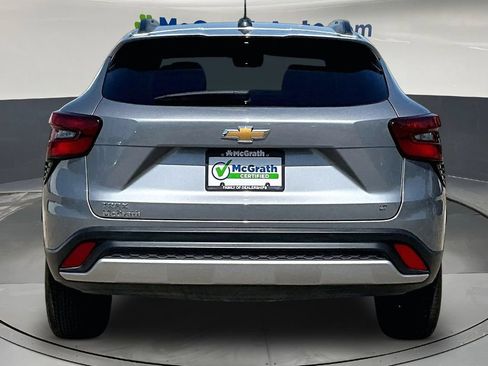 Used 2025 Chevrolet Trax LT w/ LT Convenience Package FWD image 6