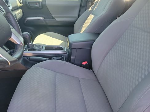 Used 2021 Toyota Tacoma SR5 RWD image 19