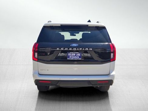 Certified 2025 Ford Expedition Active AWD/4WD image 5