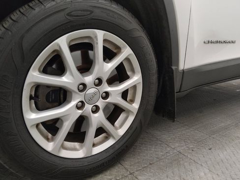 Used 2015 Jeep Cherokee Sport w/ Sport Appearance Group image 31