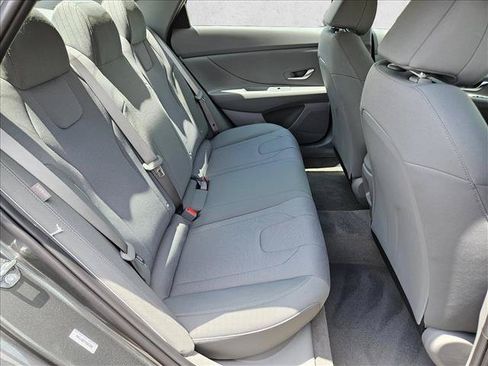 Used 2026 Hyundai Elantra SE FWD image 18