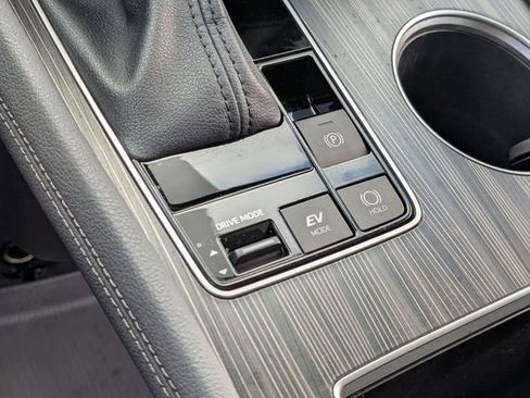 Used 2024 Toyota Sienna Limited image 28