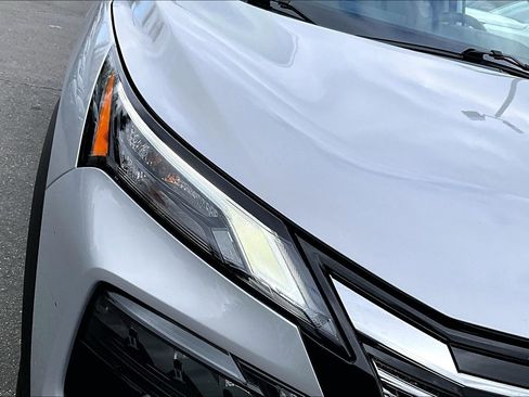 Used 2025 Nissan Rogue SV image 31