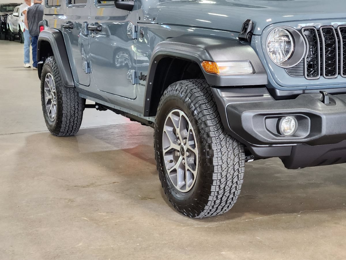 Used 2025 Jeep Wrangler Unlimited Sport AWD/4WD image 17