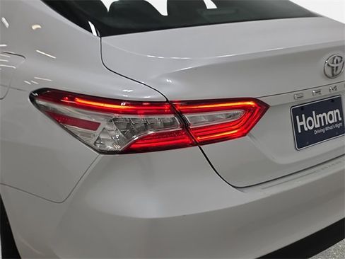 Used 2020 Toyota Camry XLE image 34