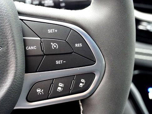 New 2026 Chrysler Pacifica Select image 16