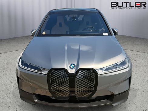 Used 2024 BMW iX xDrive50 w/ Premium Package AWD/4WD image 4