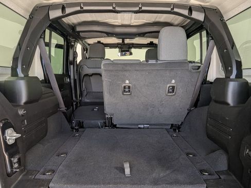 Used 2024 Jeep Wrangler Unlimited Rubicon AWD/4WD image 28