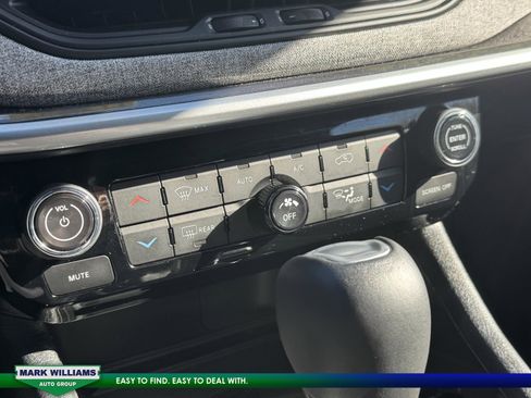 Used 2024 Jeep Compass Latitude w/ Sun and Sound Group image 19