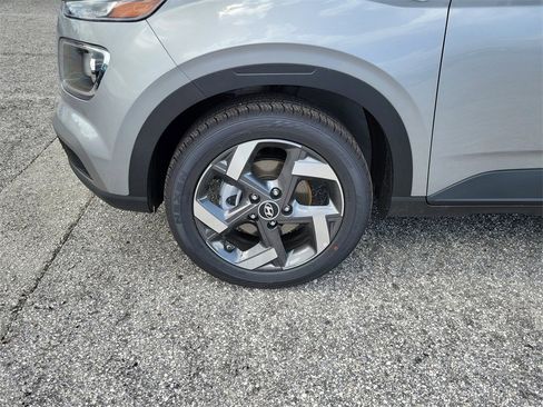 New 2025 Hyundai Venue SEL image 3