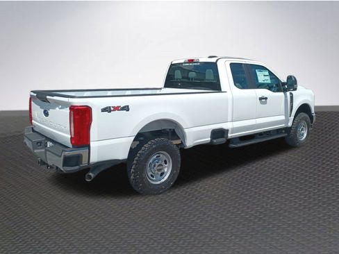 New 2026 Ford F250 XL w/ XL Off-Road Package image 4