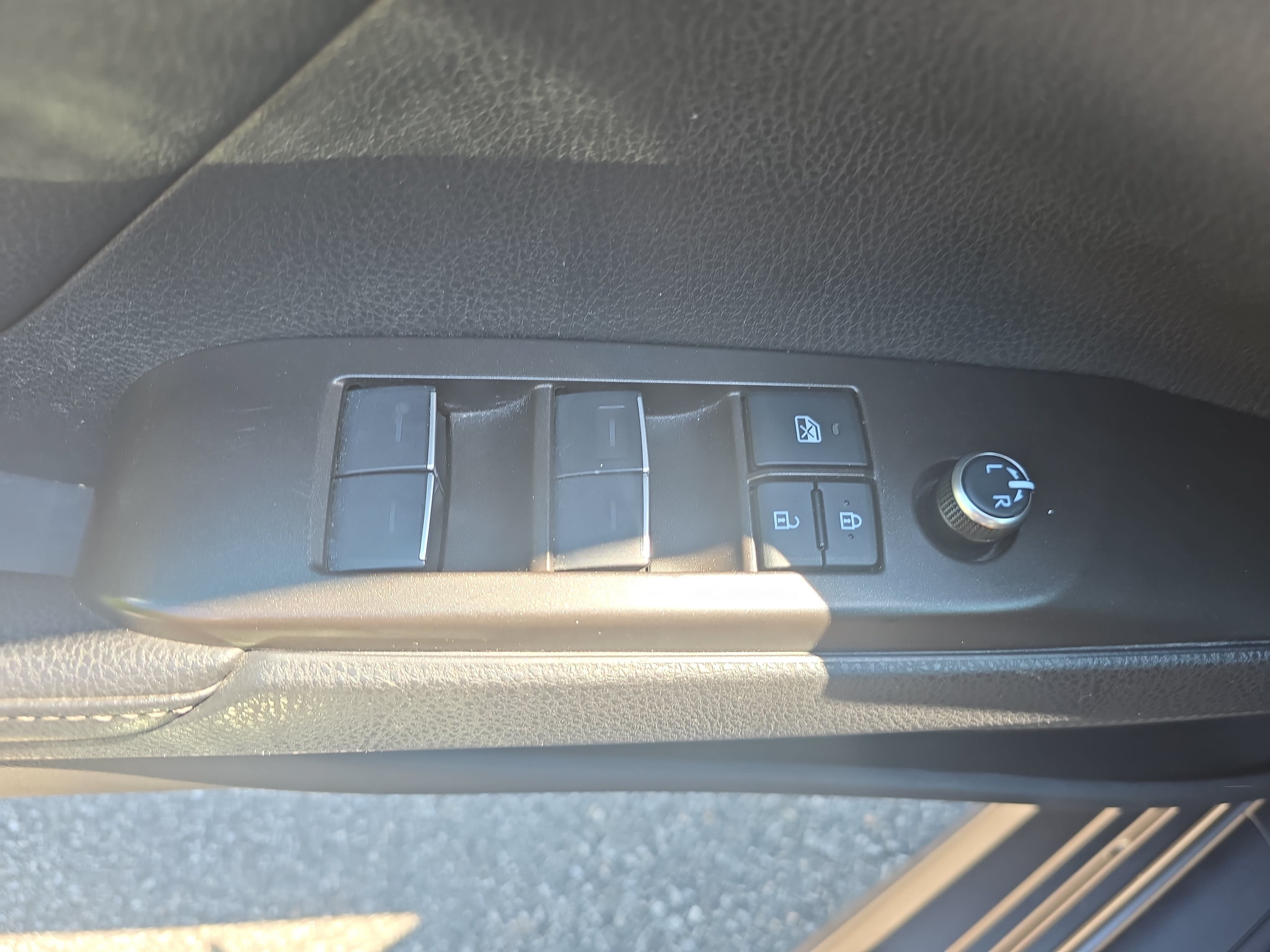 Used 2024 Toyota Camry XSE FWD image 27