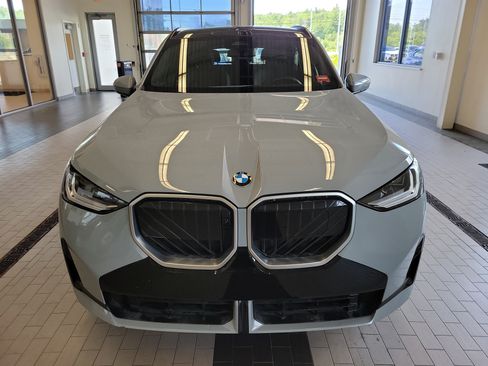 Used 2025 BMW X3 xDrive30i w/ Premium Package AWD/4WD image 2
