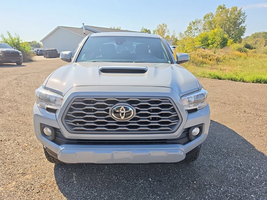 Used 2020 Toyota Tacoma TRD Off-Road AWD/4WD image 2