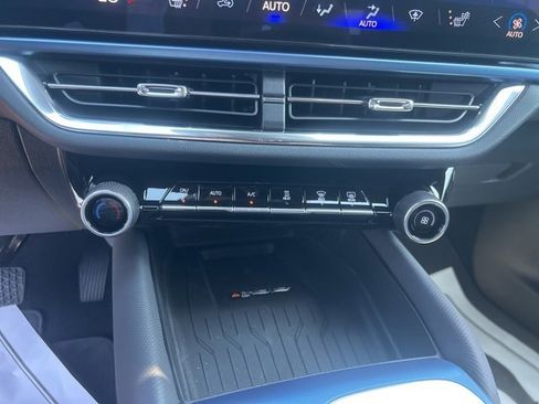 New 2026 Chevrolet Equinox EV LT image 25