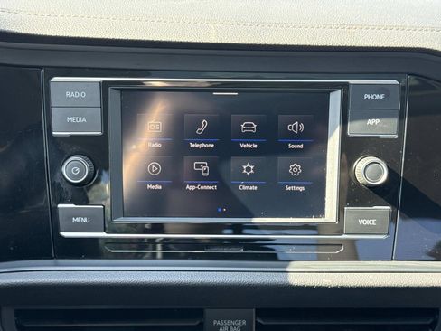 Used 2024 Volkswagen Jetta SE w/ Panoramic Sunroof Package image 4