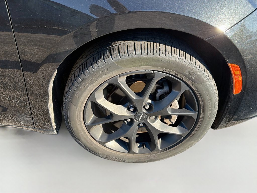 Used 2023 Chrysler Pacifica Touring-L w/ Uconnect Theater Family Group AWD/4WD image 10