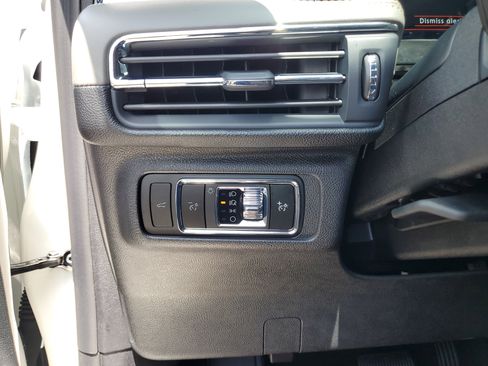 Certified 2025 Lincoln Corsair FWD image 12