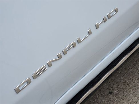 Used 2026 GMC Sierra 2500 Denali Ultimate image 7