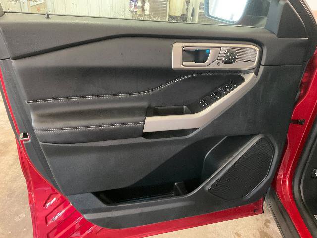 Certified 2024 Ford Explorer Limited w/ Equipment Group 301A AWD/4WD image 9