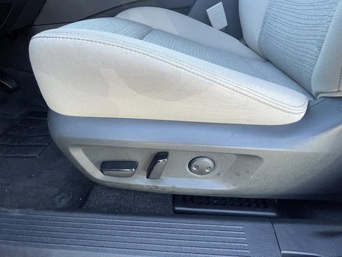 Used 2023 Nissan Rogue SV image 10