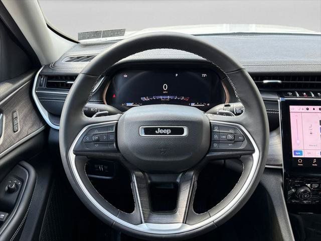 Certified 2023 Jeep Grand Cherokee Limited w/ Black Appearance Package AWD/4WD image 12