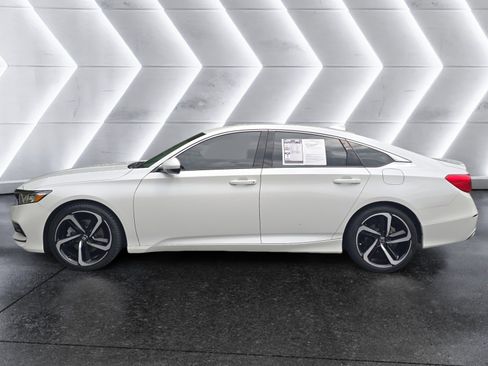 Used 2019 Honda Accord Sport image 2