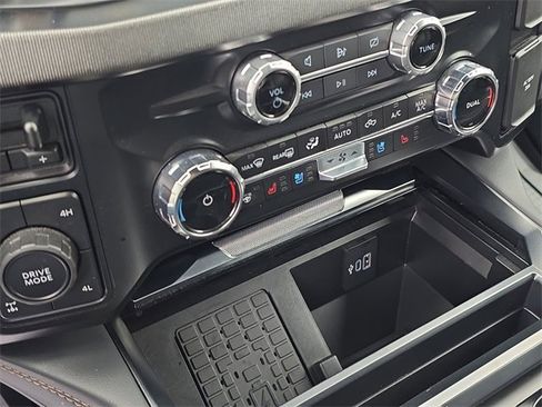 Used 2024 Ford F250 Platinum w/ FX4 Off-Road Package image 25