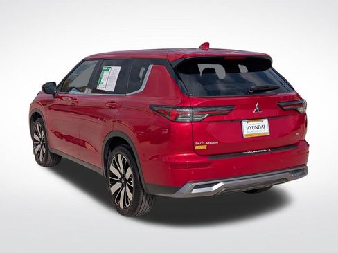 Used 2025 Mitsubishi Outlander SE FWD image 6