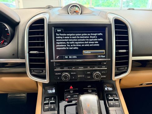 Used 2016 Porsche Cayenne AWD/4WD image 32