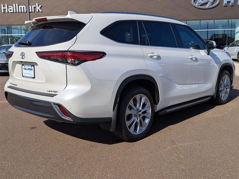 Used 2021 Toyota Highlander Limited image 3